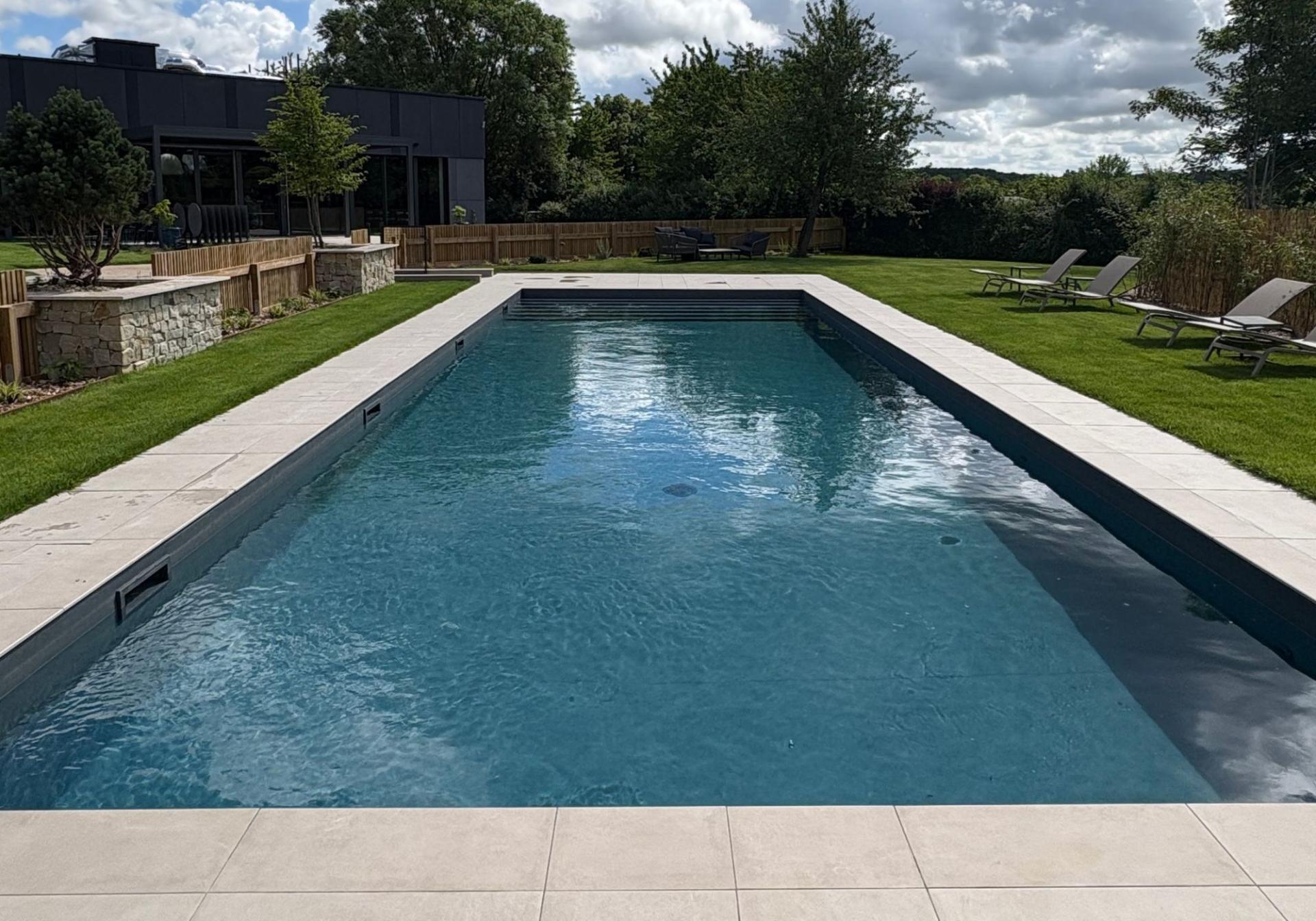 Piscine du Best Western Plus Hôtel Technopole